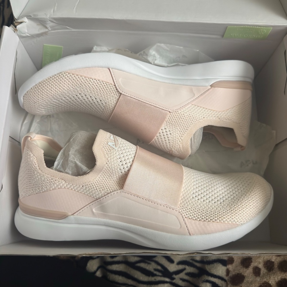 APL TechLoom Bliss Mens Running Shoes Nude White Slip On Sneakers size 11